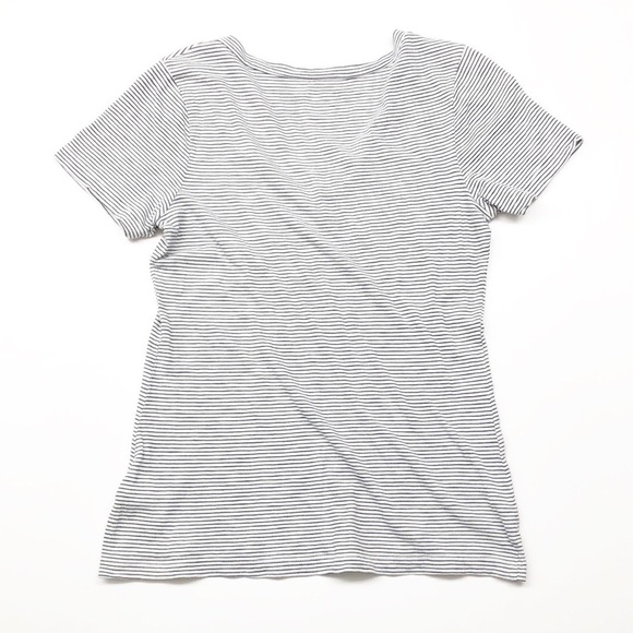 Old Navy white/black striped V neck relaxed tshirt - Picture 3 of 6